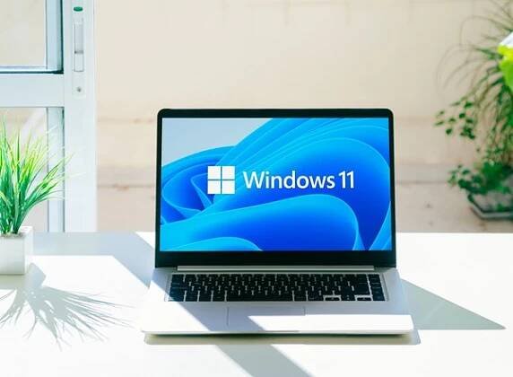 Windows 11 już na blisko połowie komputerów. Zaskakujący spadek