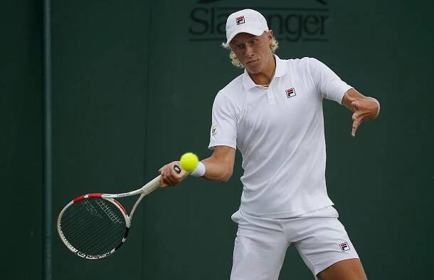 Do Wimbledonu se po 40 letech vrátilo jméno Borg, syn legendy hraje juniorku