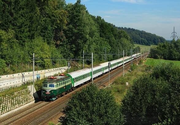 Lokomotiva 140 085-2, Sv 1306  (Olomouc – Česká Třebová – Kolín – Nymburk – Poříčany – Praha-Vršovice), Rudoltice v Čechách – Třebovice v Čechách, 11.9.2011 10:56 - Trainweb