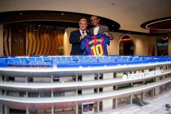Lamine Yamal is the FC Barcelona No.10