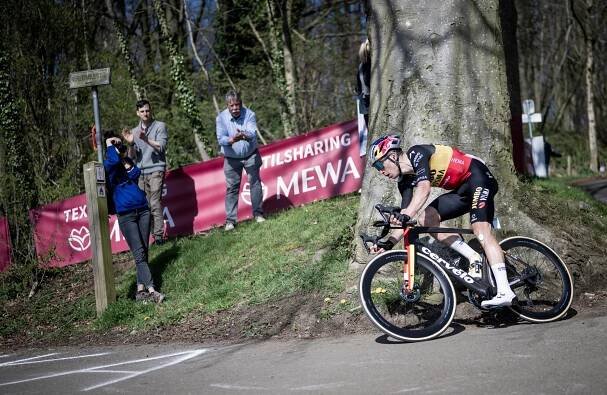 Van Aert je nemocný a nejspíš přijde o Kolem Flander | RoadCycling.cz 