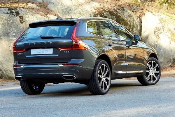 Volvo XC60 z boční zadní strany