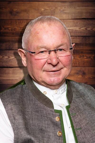 Über die Moosbühne Graf Hallberg unseren Vorstand und das Ensemble