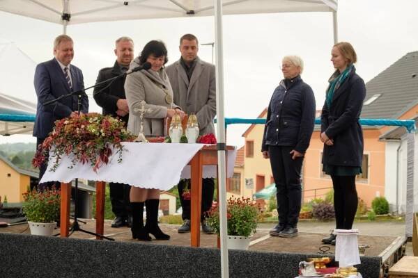 100. výročí odhalení památníku obětem 1. sv. války - Fotografie z výročí - Oficiální stránky obce Chyšky