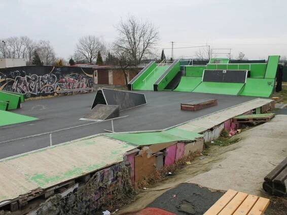 Skatepark v Kroměříži hyzdí výkaly, sportovci se proto zlobí na psí majitele
