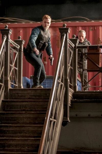 Policie Chicago - What Puts You on That Ledge - Z filmu - Patrick John Flueger, Jason Beghe