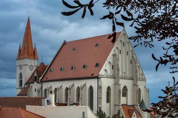 Proč navštívit Znojmo? Čeká vás víno, zábava i velký kus historie - JenProCestovatele