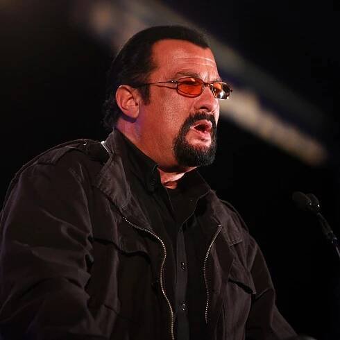 2048px-Steven_Seagal_(12829519134)
