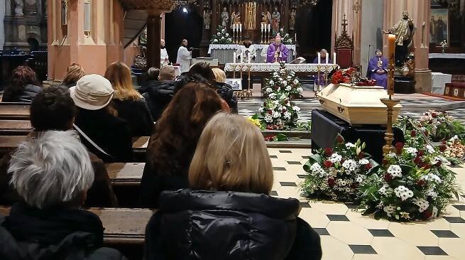 Loučení s Marií Tomáškovou-Dytrychovou v Olomouci doprovodil mohutný sbor zvonů