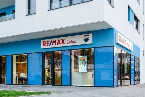 RE/MAX Delux foto 2