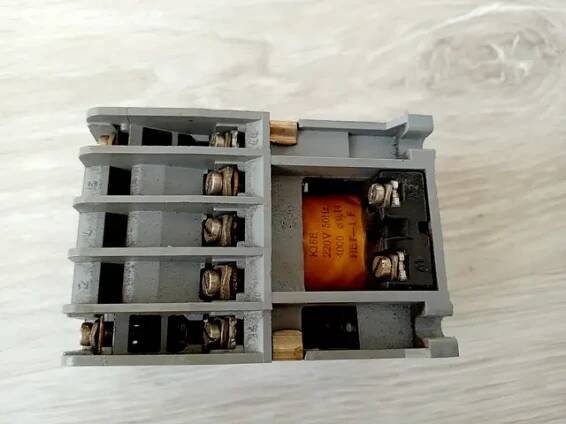 Stykač K16E cívka 220V
