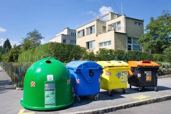 Žluté kontejnery možná zmizí. Výkupní cenu plastů stlačila levná ropa