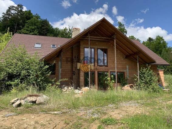 Prodej rodinné vily v obci Hošťálková, CP 10 000 m2