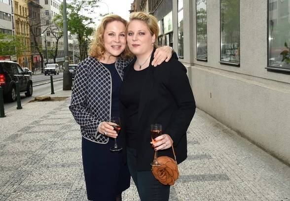 Zora Ulla Keslerová s dcerou Petrou.