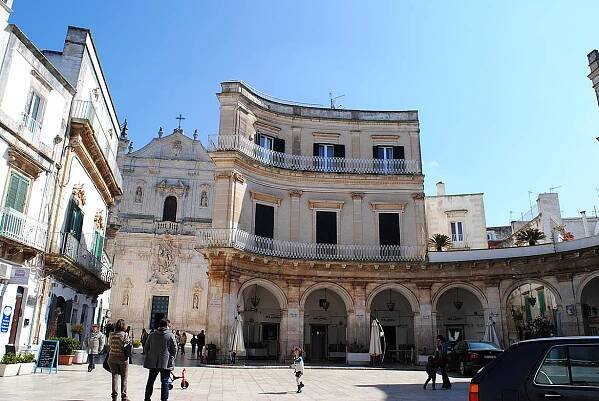 Piazza Maria Immacolata / Arcades • Cestovatelský portál Travellect
