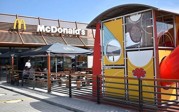 U dálnice D1 už voní hamburgery. McDonald’s na odpočívadle v Mořicích otevřel