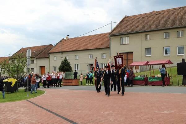 Slavnostní otevření hasičské zbrojnice - Oficiální stránky obce Vícov