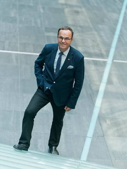 „Když se mluví o penzijní reformě, tak bohužel jen o prvním, tedy průběžném pilíři. Moc se už nepřipomíná, že máme i dobrovolný penzijní systém,“ říká odborářský expert na důchody Vít Samek. (Foto: Tomáš Nosil)