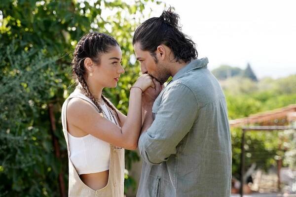 Láska s vůní oliv - Epizoda 10 - Z filmu - Ayça Aysin Turan, Alp Navruz