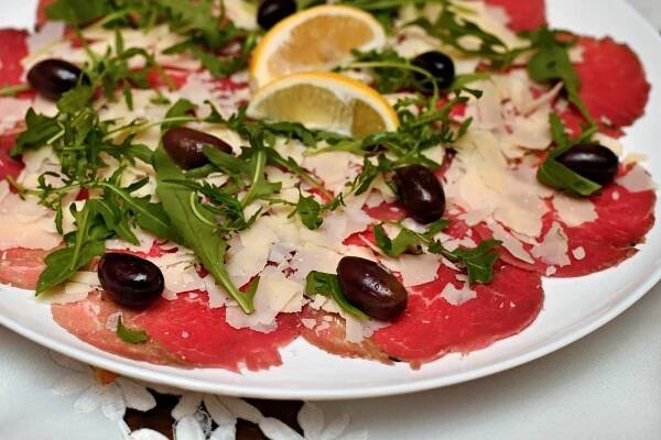 Italská kuchyně v centru Prahy: bohaté 3chodové menu pro 2 osoby s hovězí svíčkovou nebo panenkou