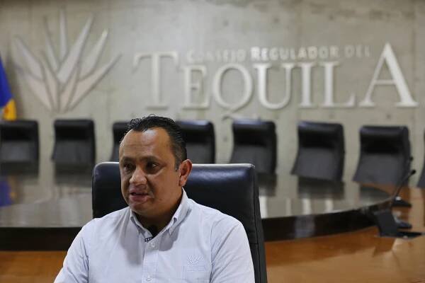 Mexican tequila industry certifies agaves to avoid environmental impact - EFE