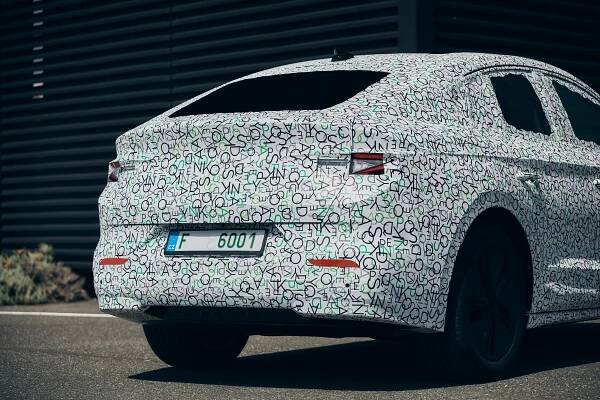 Měla to být Škoda Enyaq originál. Teď kupé verze ukazuje výhody hezkého zadku