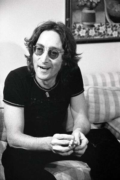 Soubor:John Lennon, 1974 (Restored).jpg – Wikipedie