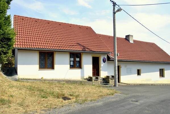 Kvášňovice - obecní úřad foto 1