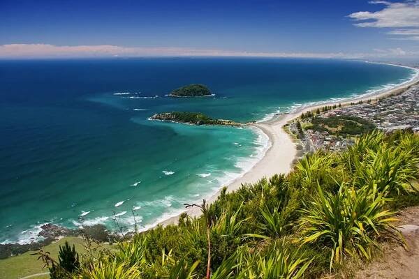 Melbourne to Auckland Australian Cruise – Austin & Courtney Maxwell