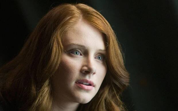 Bryce Dallas Howard Close-Up Shot Wallpaper