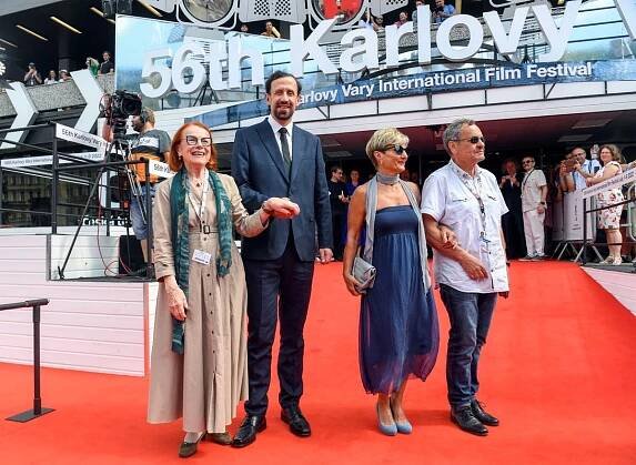 Velká premiéra filmu Velká premiéra: Dojatá Janžurová a sexy Pazderková!