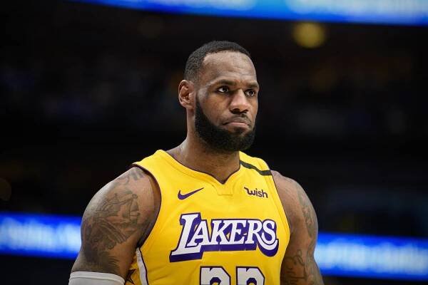 LeBron je podesáté ve finále NBA. Lídr Lakers rozhodl pátý duel s Denverem triple doublem a 38 body