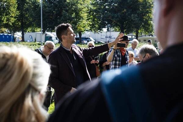 "Haluaisin nähdä hänet ainakin kisassa mukana" – Mika Aaltola kampanjoi Kuopiossa, tältä siellä näytti | Savo | Savon Sanomat