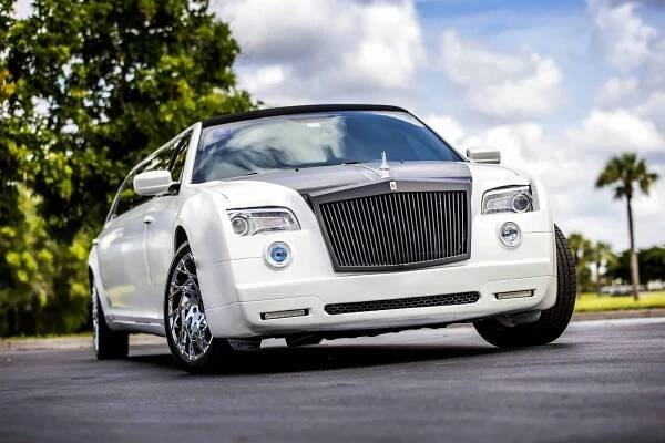 Rolls Phantom 300 Limo Rental
