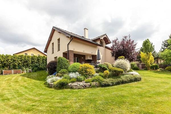 Prodej domu 192 m², pozemek 712 m², Alpská, Tehov, Středočeský kraj