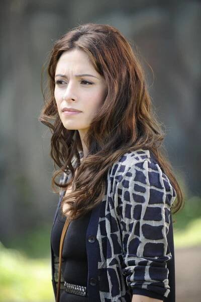 Kauzy podle Kate - Priceless - Z filmu - Sarah Shahi