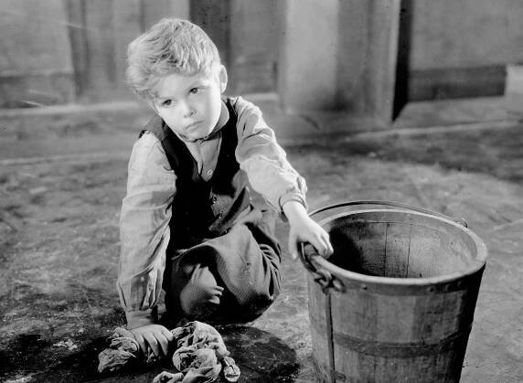 Dickie Moore, Child Actor Known for a Screen Kiss, Dies at 89