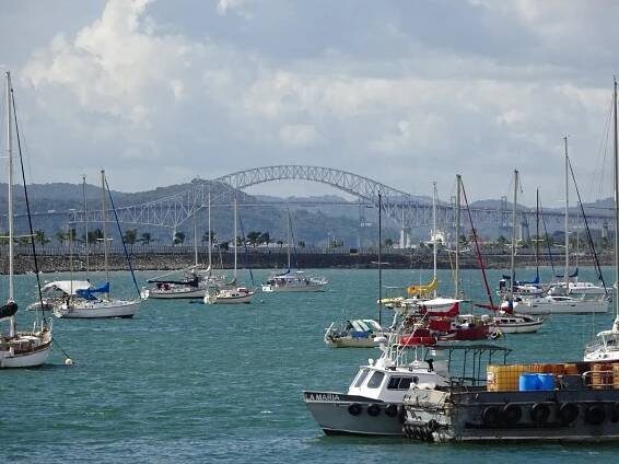 It IS a beautiful bridge! This is my favorite picture of the Bridge of the Americas.