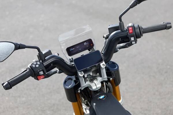 "Bavorák", jaký jste ještě neviděli. Jednostopé BMW chce ohromit hlavně nemotorkáře