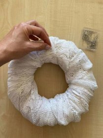 How to Make a Spring Wreath from an Old Curtain