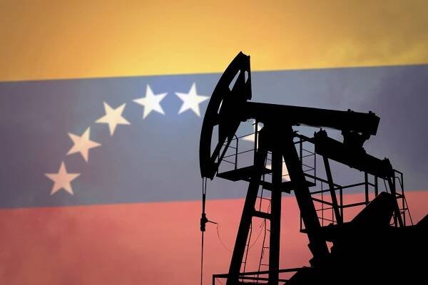 Venezuelská ropa a plyn začne proudit na světové trhy, aktuálně ceny ropy padají o více než 1,5%