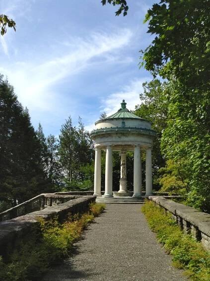 Round doric temple, housing an eighteenth century sculpture of the Medici Venus