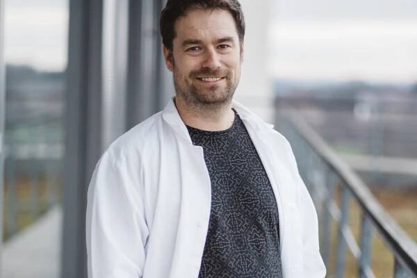 Ketamín pomáha pri alkoholizme, alkoholici sa ho však boja, hovorí psychiater
