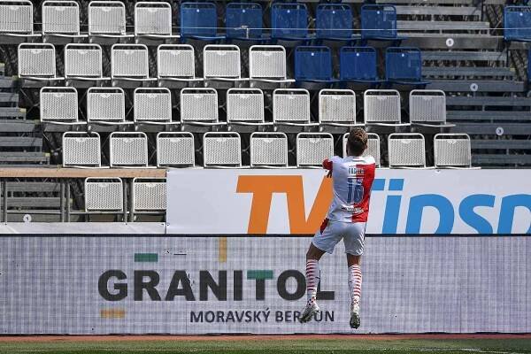 Slavia zdolala Slovácko 2:0, Plzeň prohrála, Boleslav vyhrála ve Zlíně 9:5