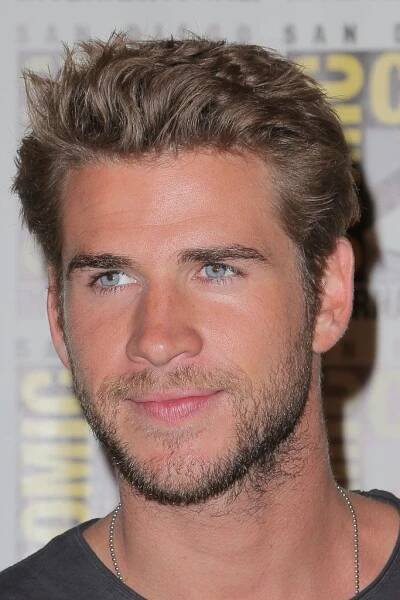 67 Celebrities Who Look Even Hotter Thanks to Their Scruff | Liam hemsworth, Hemsworth, Hemsworth brothers