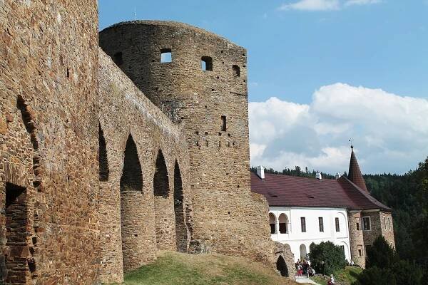 Soubor:Velhartice, hrad (2013-08-13; 13).jpg