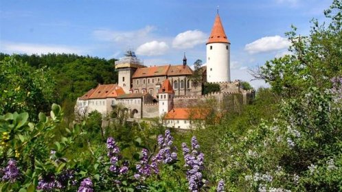 SLEPÁ MAPA: Kost, Loket, Házmburk. Hledejte hrady a zámky v Česku