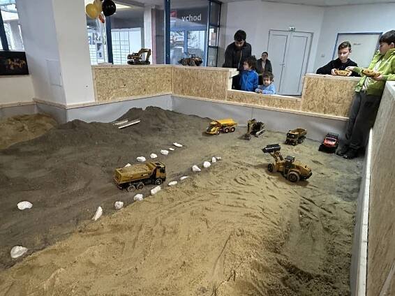 Chcete ��dit bagr? Pro� ne! Ve Strakonic�ch otev�elo prvn� bagr�rium v �ech�ch