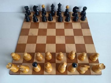 Šachy dřevěné  - undefined