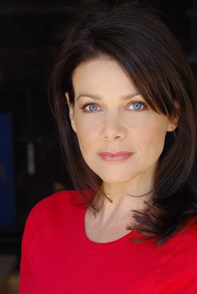 Meredith Salenger - wikiital.com